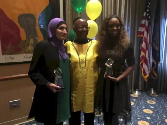 Kvinnors marscharrangör och Sharpton Ally slår kritik mot Linda Sarsour