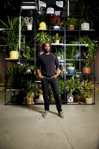 Rashid Johnson sfotografowany w Hauser & Wirth Gallery, 511 West 18th St., Nowy Jork, Nowy Jork, 25 sierpnia 2016 r.