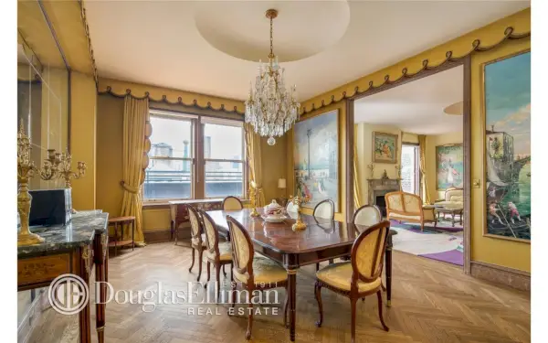 Niin. Paljon. Keltainen. (Douglas Elliman)