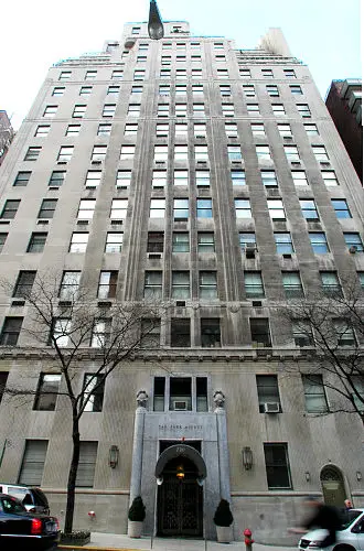 Raha ja manipulointi: Dokumentti käsittelee 740 Parkin superrikkaita asukkaita