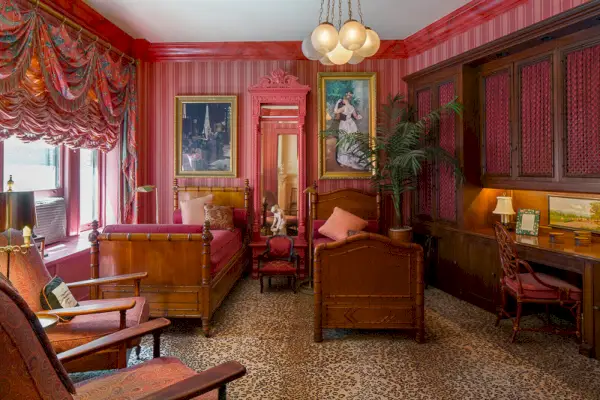 Google Ideas: Osta Painfully Pink West End Co-op