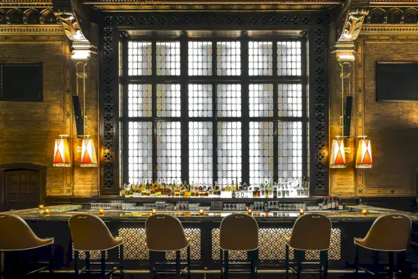 Juhlat, vankilasellit ja Gossip Girl: The History of The Campbell