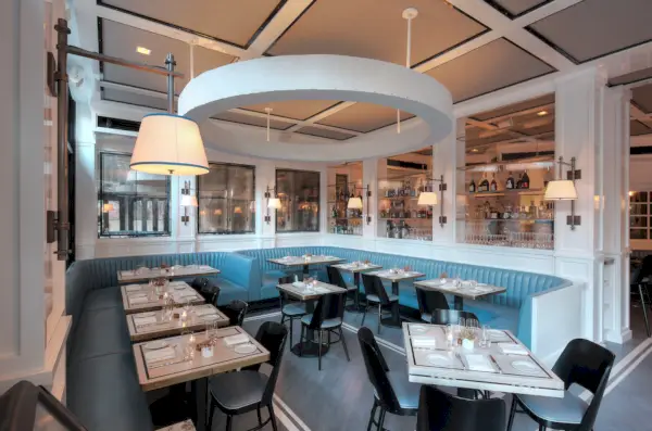 Katse yli Cafe Cloverin, West Villagen salaattitehtaan, joka on täynnä chia-siemeniä