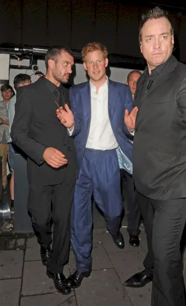 Il principe Harry lascia un nightclub di Londra nelle prime ore del 19 luglio 2012