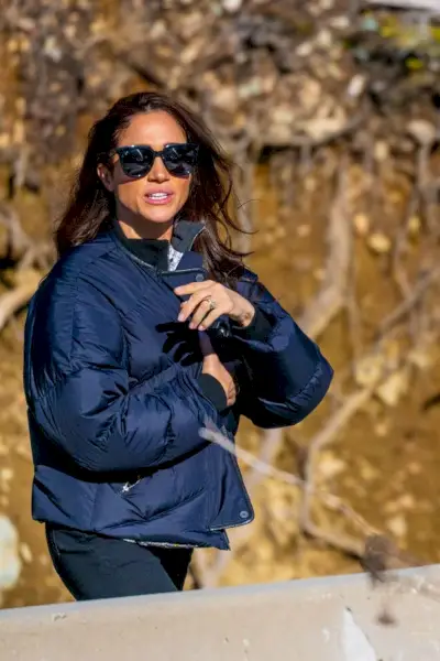 Meghan 'furiosa' com a ameaça de fotos nuas de Harry para a reformulação da marca Sussex