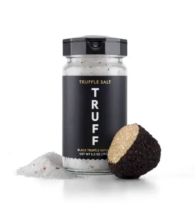 Punainen bottega-laukku.