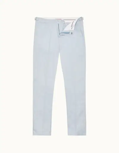 vaaleansinisiä miehiä