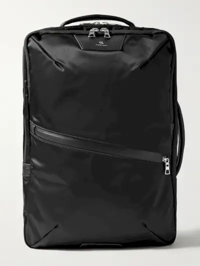 Kuva: Musta Master-Piece Progress -reppu, laukku, jossa on teksturoituja nahkakoristeja kestävällä nylontwillillä ja joka tarjoaa monipuoliset kantomahdollisuudet.