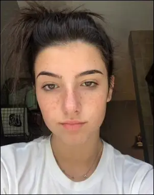 Charli d'EPA impone le misure della pubblicazione del corpo