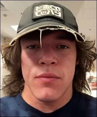 Pagine di corpi dipinti di Sam Sulek