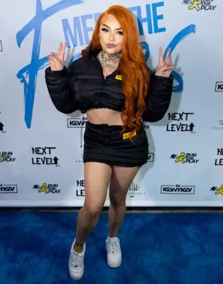 Il corpo di Jaidyn Alexis misura le dimensioni delle scarpe statistiche