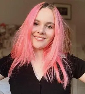 Il corpo di Holly Anna Ramsay misura la dimensione delle scarpe statistiche