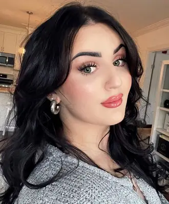 Il corpo di Mikayla Nogueira misura il peso della scarpa