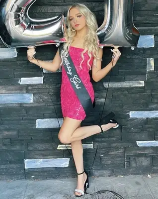 Zoe LaVerne Body Measurements