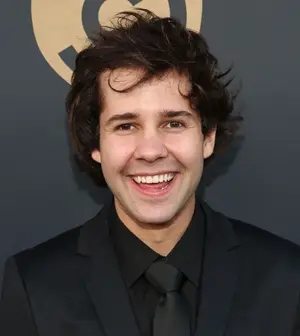 David Dobrik punta le dimensioni del peso corporeo