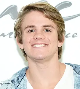 Misure del corpo di Cole Labrant Pease