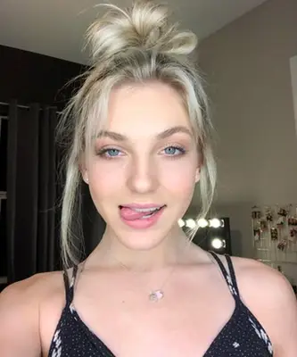 Il corpo di Brynn Rumfallo misura il peso della scarpa statistica