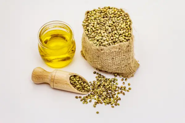 Hampaolja och frön.