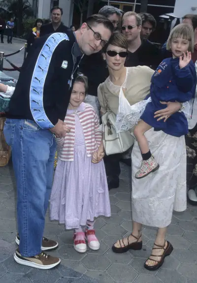 rodzina na czerwonym dywanie