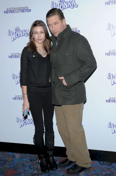 Baldwin na koncercie ubrany całkowicie na czarno