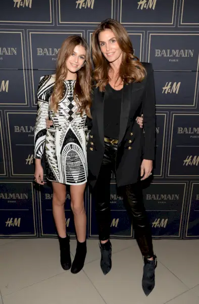 Zdjęcie: Cindy Crawford i córka Kaia Gerber na przedpremierowej premierze VIP Balmain x H&M Los Angeles w 2015 r.