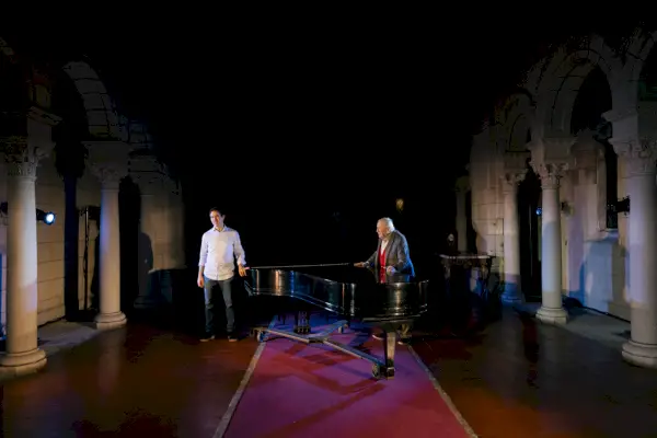 Len Cariou su una carriera di sei decenni che ha incluso Shakespeare, Sondheim e Selleck