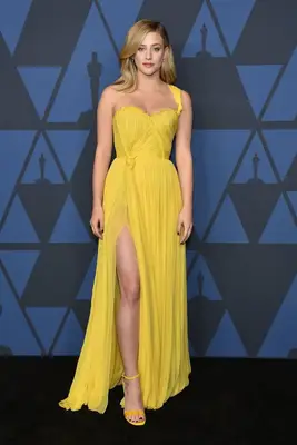 Lili Reinhart Measurements