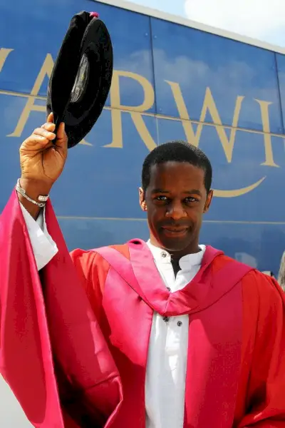 Warwickin yliopisto myönsi Adrianille kunniatohtorin arvon