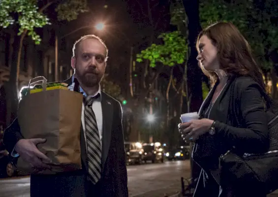 Yhdysvaltain New Yorkin eteläisen piirin asianajajana Chuck Rhoades (Paul Giamatti) valvoo The Streetiä, vaikka vaimo Wendy Rhoades (Maggie Siff) neuvoo huonoja omenoita. (Näyttöaika)