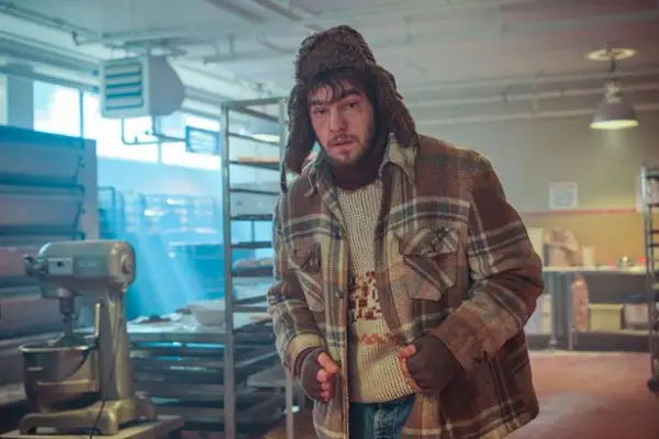 Nico sembra completamente diverso nel ruolo di Kane nel thriller di ITV, Passenger