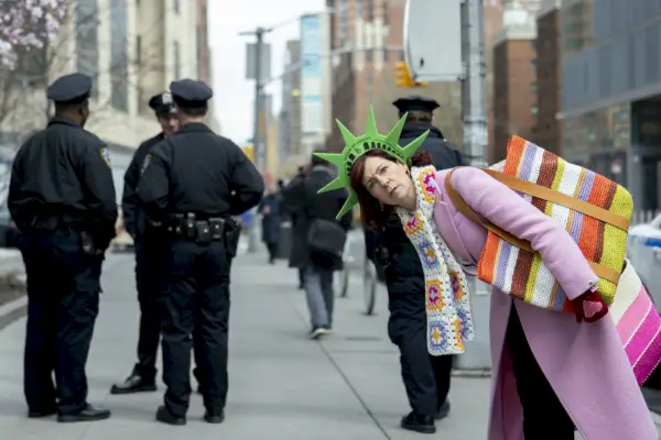 Recenzja „Elsbeth”: Łapanie przestępców w uroczy i kolorowy sposób!