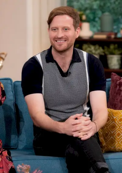 Nicholas Ralph pojawia się na sofie „This Morning”, aby porozmawiać o nowej serii „Wszystkie stworzenia duże i małe”.