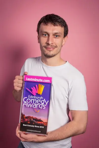 Richardin suosituimpia tunnustuksia ovat Monkey See Monkey Do, joka voitti Edinburgh Comedy Awardin vuonna 2016 parhaasta komediaesityksestä Fringe-tapahtumassa.