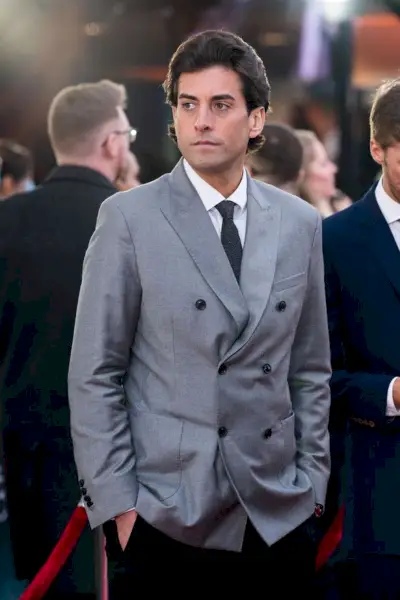 Toinen sarjassa kuuluisuuteen noussut tähti on James Argent, jonka arvo on tällä hetkellä yli miljoona puntaa