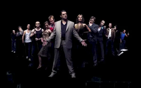 Les Hill spelade i Underbelly