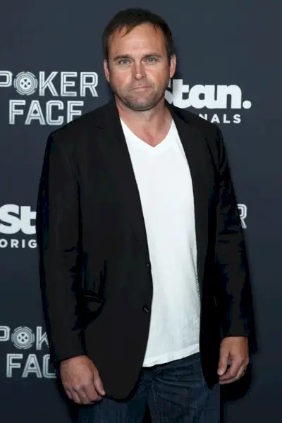 Les Hill ses närvara vid en filmpremiär i Sydney 2022