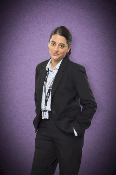 Natalie Dew esittää DS Tanika Malikia, joka ei ole vaikuttunut Judithin puuttumisesta hänen tapaukseensa.