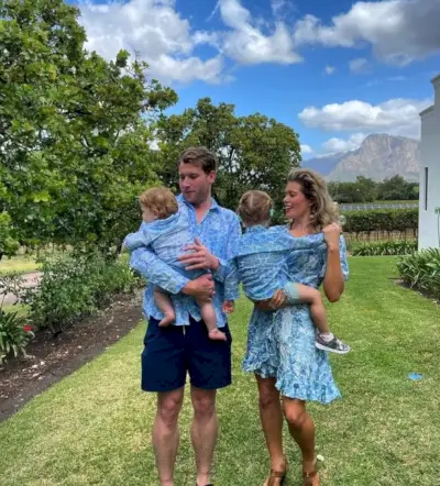 Lettice on nyt valmis sanomaan 'minä' pitkäaikaiselle poikaystävälleen Charlie Stoopille, jolla on kolmevuotias tytär Peachess ja yksivuotias poika Ptolemaios.