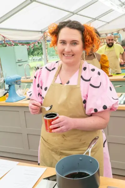 Lizzie è sempre pronta con una battuta nella tenda