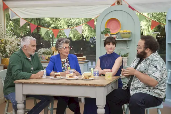 Wewnątrz „The Great American Baking Show”: szarlotka, uściski dłoni i mleko owsiane bez mleka