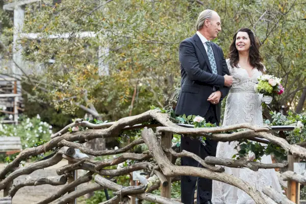 Finał serialu „Rodzicielstwo” kończy się pięknie postrzępionymi zakończeniami