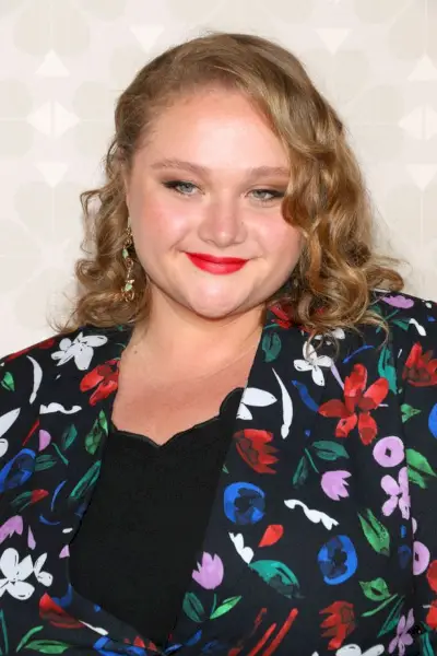 Danielle Macdonald assisteix al Kate Spade New York Arrivals durant la Setmana de la Moda de Nova York als Elizabeth Street Gardens