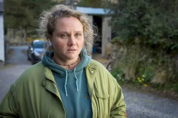 Lamentablement, Danielle va haver de perdre el seu primer paper als Estats Units a causa d'un problema de visat