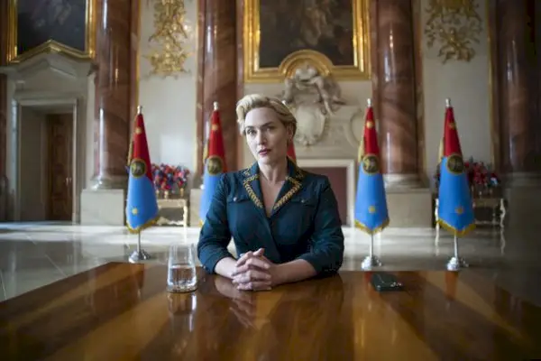 Kate Winslet gra Elenę w „Reżimie”, autorytarnej przywódczyni mającej paranoję na punkcie pleśni