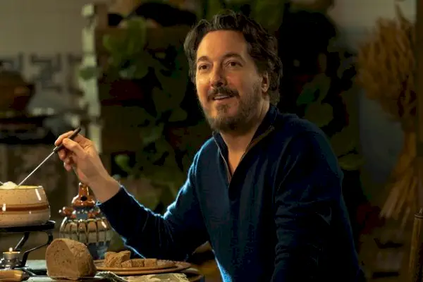 Francuska gwiazda Guillaume Gallienne wciela się w rolę Nicholasa Vernhama, męża Eleny