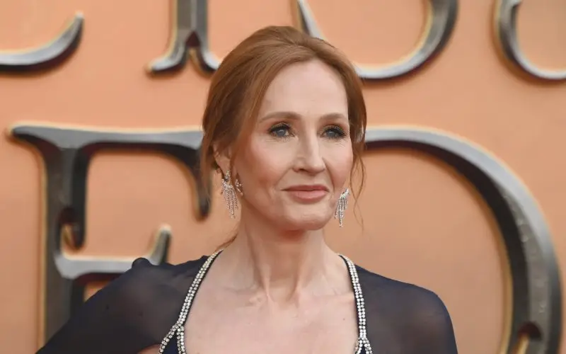J.K. Patrimonio netto Rowling: Wiki, età, peso e altezza, relazioni, famiglia e altro