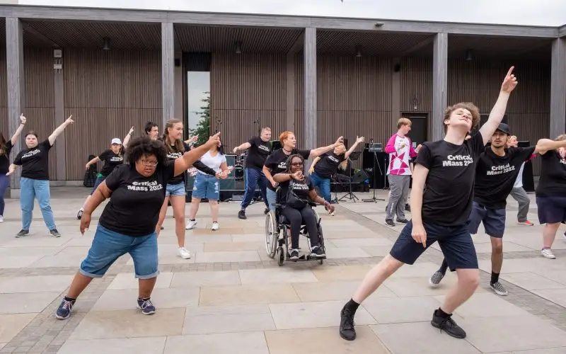 TommyInnit nettovarallisuus - Wiki, ikä, paino ja pituus, ihmissuhteet, perhe ja paljon muuta